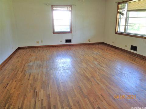 205 W 5th St, Rector, AR 72461 photo 3
