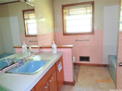 205 W 5th St, Rector, AR 72461 photo 9
