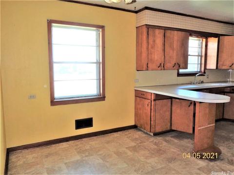205 W 5th St, Rector, AR 72461 photo 4