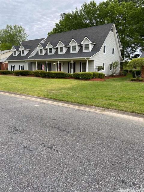 902 Golf View Dr, Pine Bluff, AR 71603 photo 1