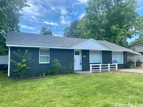 2115 Tyler, Conway, AR 72034 photo 1