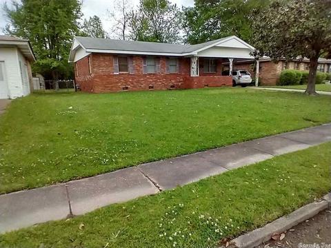 3303 Lilac St, Pine Bluff, AR 71603 photo 2
