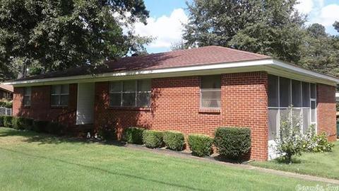 802 Farris, Conway, AR 72034 photo 1