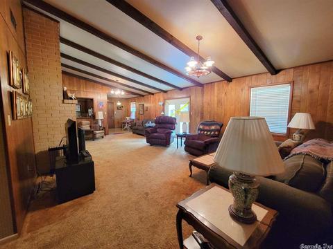 1201 W Maple Ave, De Queen, AR 71832 photo 4