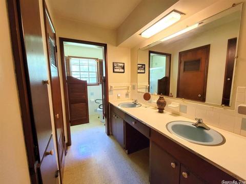 1201 W Maple Ave, De Queen, AR 71832 photo 7