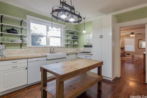 1321 Davis St, Conway, AR 72034 photo 9