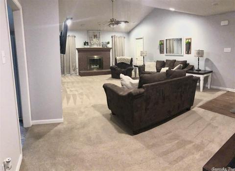 2406 Cherry Xing, Benton, AR 72015 photo 2