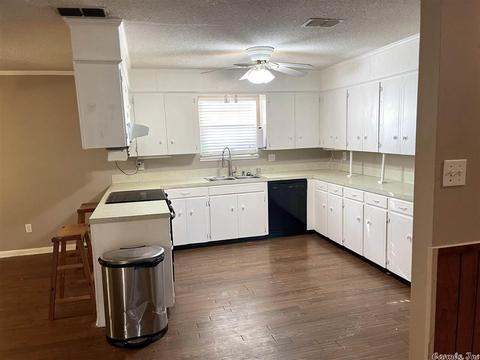 1208 Holly, Benton, AR 72019 photo 9