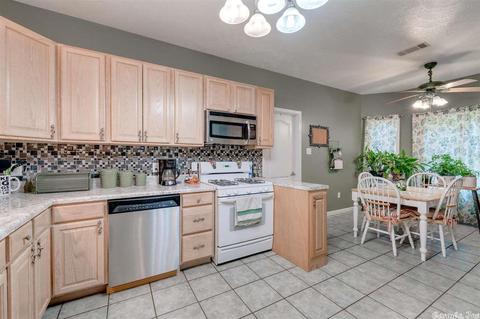 1610 Highpoint, Conway, AR 72034 photo 9
