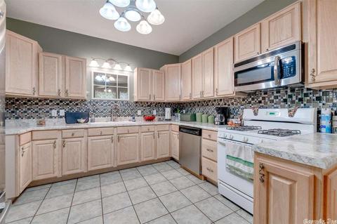 1610 Highpoint, Conway, AR 72034 photo 7