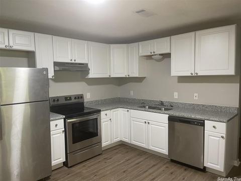 2203 Tyler St, Conway, AR 72034 photo 6