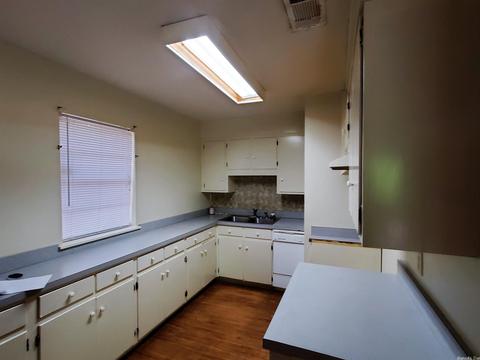 2307 Crestwood, Pine Bluff, AR 71603 photo 5