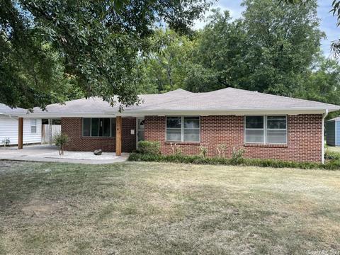 110 Locust St, Conway, AR 72034 photo 1