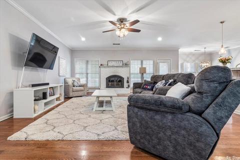 711 E Saline Cir, Benton, AR 72019 photo 4