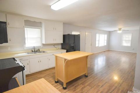 1104 E Riv, Searcy, AR 72143 photo 3