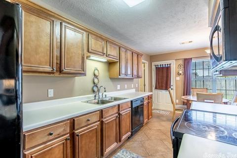 1715 Jackson, Conway, AR 72032 photo 5