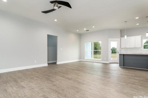 103 Eve, Conway, AR 72034 photo 4