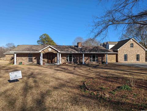 605 Springhill Dr, Pine Bluff, AR 71601 photo 1