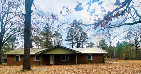 6204 Thrasher St, Pine Bluff, AR 71603 photo 1
