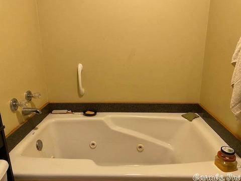614 N Hickory St, Pine Bluff, AR 71601 photo 4