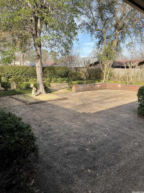 2303 Beau Monde St, Pine Bluff, AR 71603 photo 4