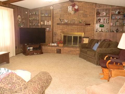 507 Green Meadows Dr, Pine Bluff, AR 71601 photo 3