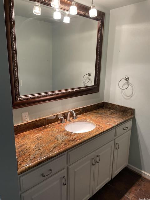 319 E 4th St, Lonoke, AR 72086 photo 9
