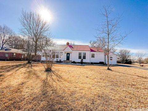 807 W Center St, Beebe, AR 72012 photo 2