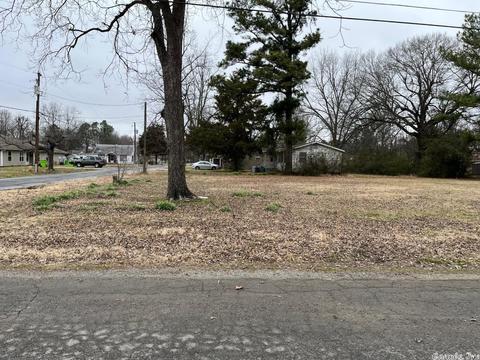 320 E 5th St, Lonoke, AR 72086 photo 2