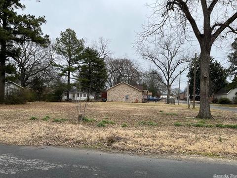 320 E 5th St, Lonoke, AR 72086 photo 1