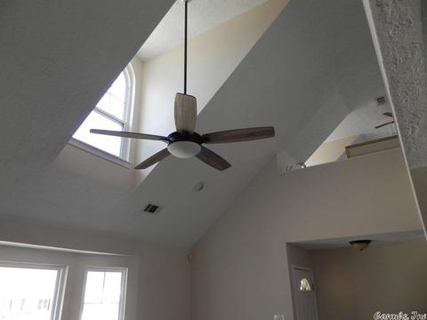 11 Foxhill Ct, Jacksonville, AR 72076 photo 4