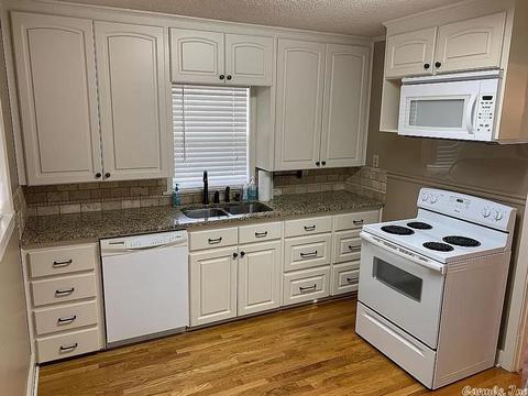 710 W Maple St, Benton, AR 72015 photo 2