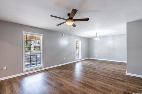 860 Davis St, Conway, AR 72034 photo 4
