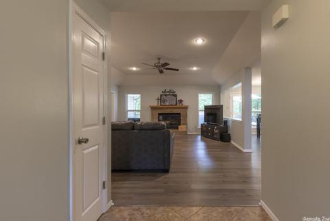 1302 River Oaks Dr, Benton, AR 72019 photo 4