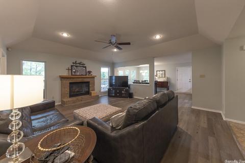 1302 River Oaks Dr, Benton, AR 72019 photo 9