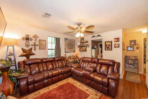 1306 W Maple St, Benton, AR 72015 photo 4