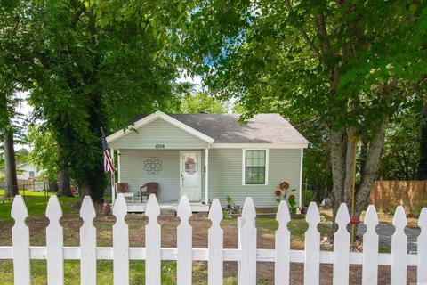 1306 W Maple St, Benton, AR 72015 photo 3