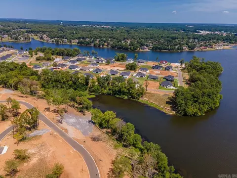 6015 Majestic Waters Dr, Benton, AR 72019