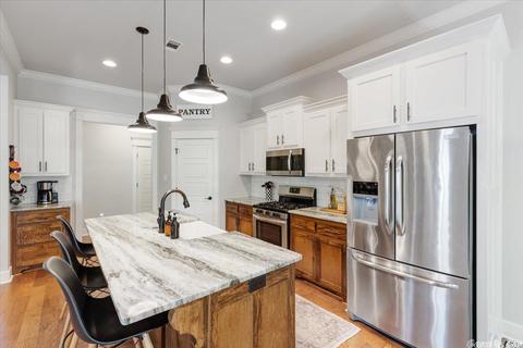 2124 Avondale Dr, Benton, AR 72019 photo 9