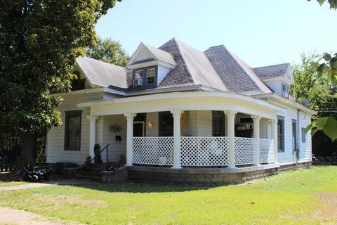 101 10th St, Mena, AR 71953 photo 1
