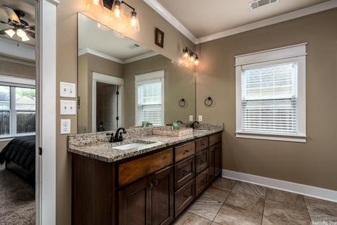 504 Creekside, Bryant, AR 72022 photo 4