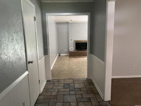 8002 S Pinewood Dr, Pine Bluff, AR 71603 photo 2
