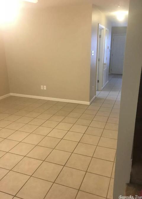 422 A B Monroe St, Conway, AR 72032 photo 4