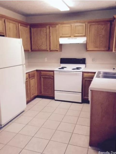 422 A B Monroe St, Conway, AR 72032 photo 3