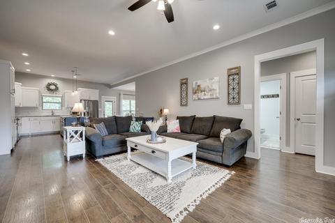 1420 Graybeard, Conway, AR 72034 photo 3
