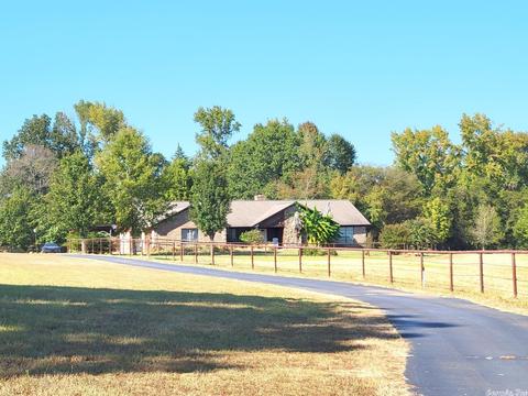 941 E Stilwell Ave, De Queen, AR 71832 photo 2