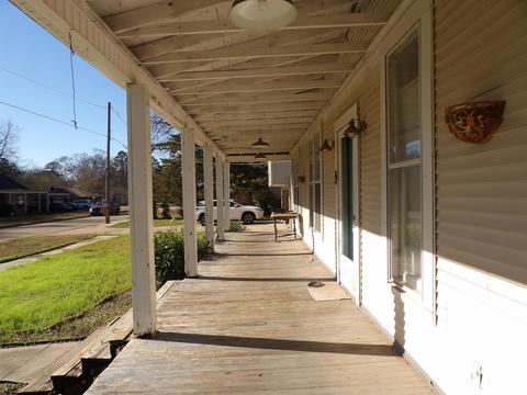 415 E Cedar St, Warren, AR 71671 photo 3