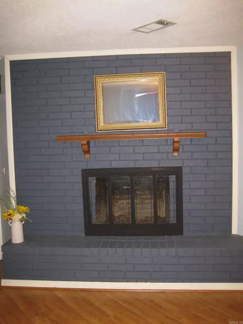 Living - 1806 Hwy 8 E, Mena, AR 71953 photo 3 of 4