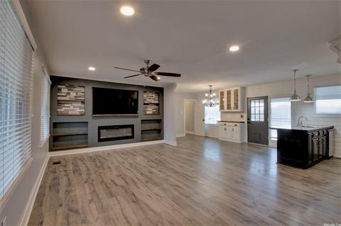 223 East Pine St, Benton, AR 72015 photo 8