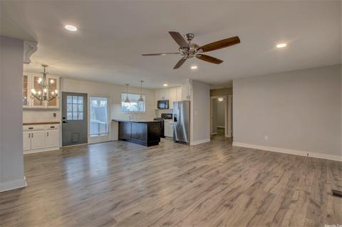 223 East Pine St, Benton, AR 72015 photo 9